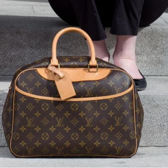 Louis Vuitton Handbags - 💎✨BEAUTIFUL✨💎AUTHENTIC Louis Vuitton Monogram Deauville Hand Bag